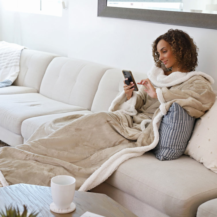 Large wearable online blanket